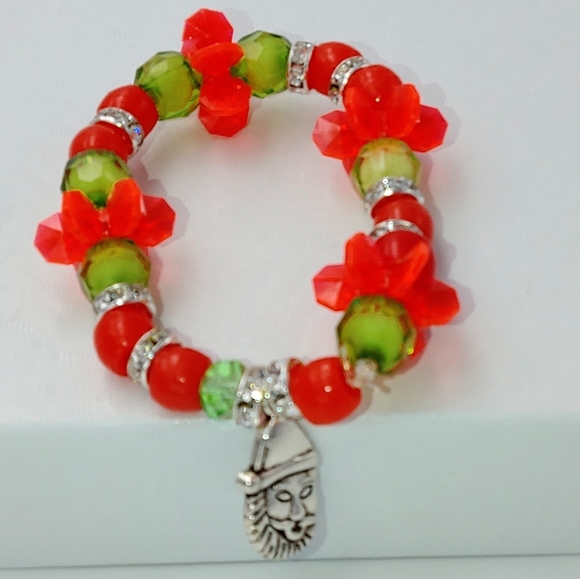 261B88. Red & Green & Silver Bracelet w/ Santa Charm - Picture 4 of 4